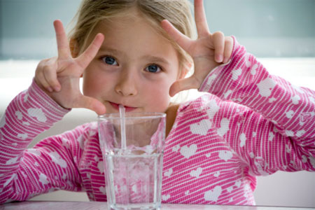 Câu chuyện về lựa chọn nước uống cho trẻ